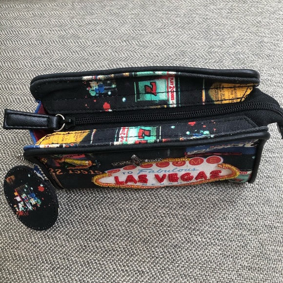 Las Vegas Makeup Bag - Picture 3 of 8